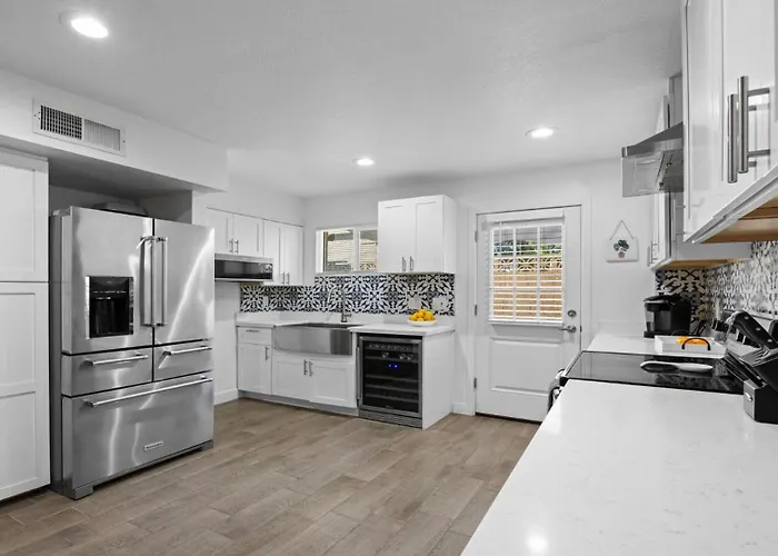 Edens Escape Comfort, Style And Prime In By Kivoya Apartment