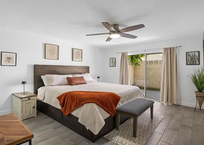 Edens Escape Comfort, Style And Prime In By Kivoya Apartment *