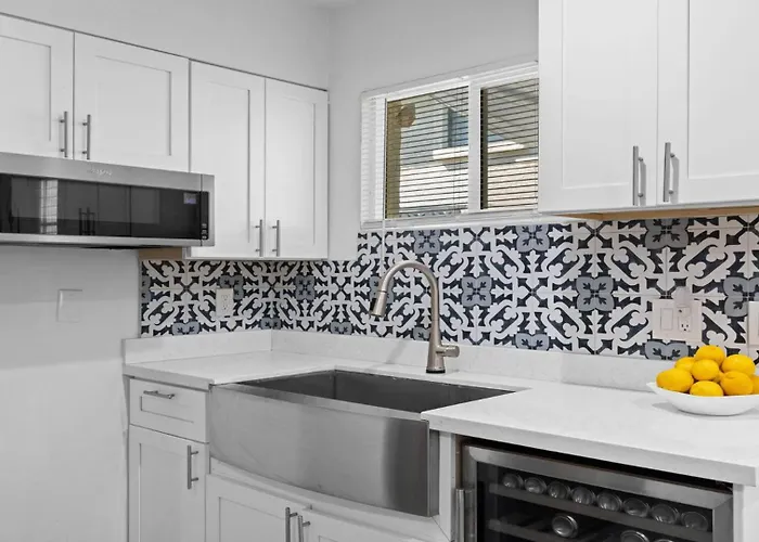 Apartment Edens Escape Comfort, Style And Prime In By Kivoya *