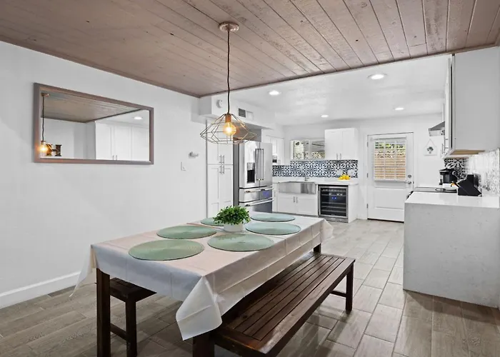 Apartment Edens Escape Comfort, Style And Prime In By Kivoya *