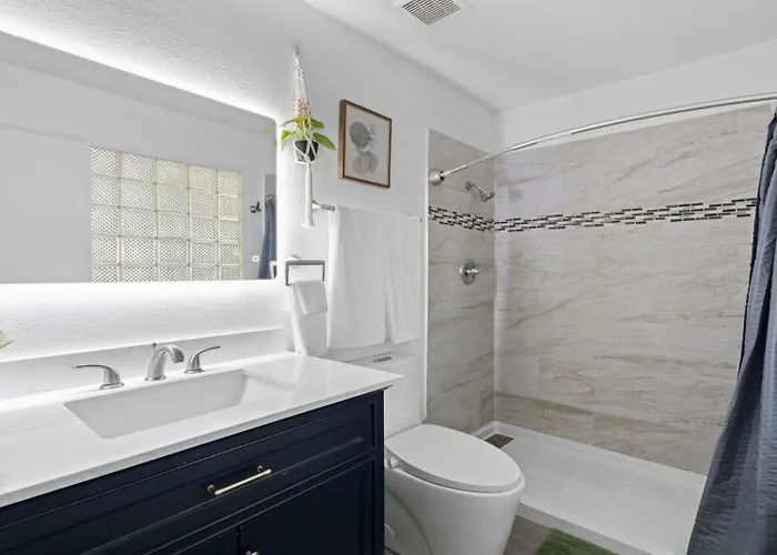 Apartment Edens Escape Comfort, Style And Prime In By Kivoya